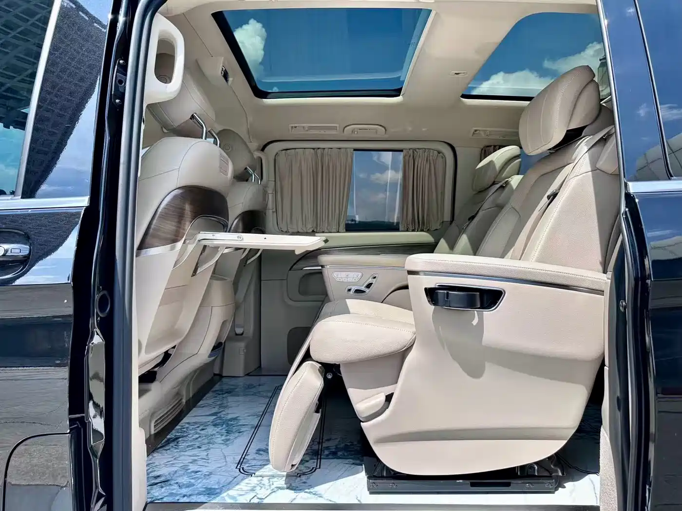 Mercedes-Benz V-Class 2022 V 260 L Long Wheelbase Prestige Edition фото 11