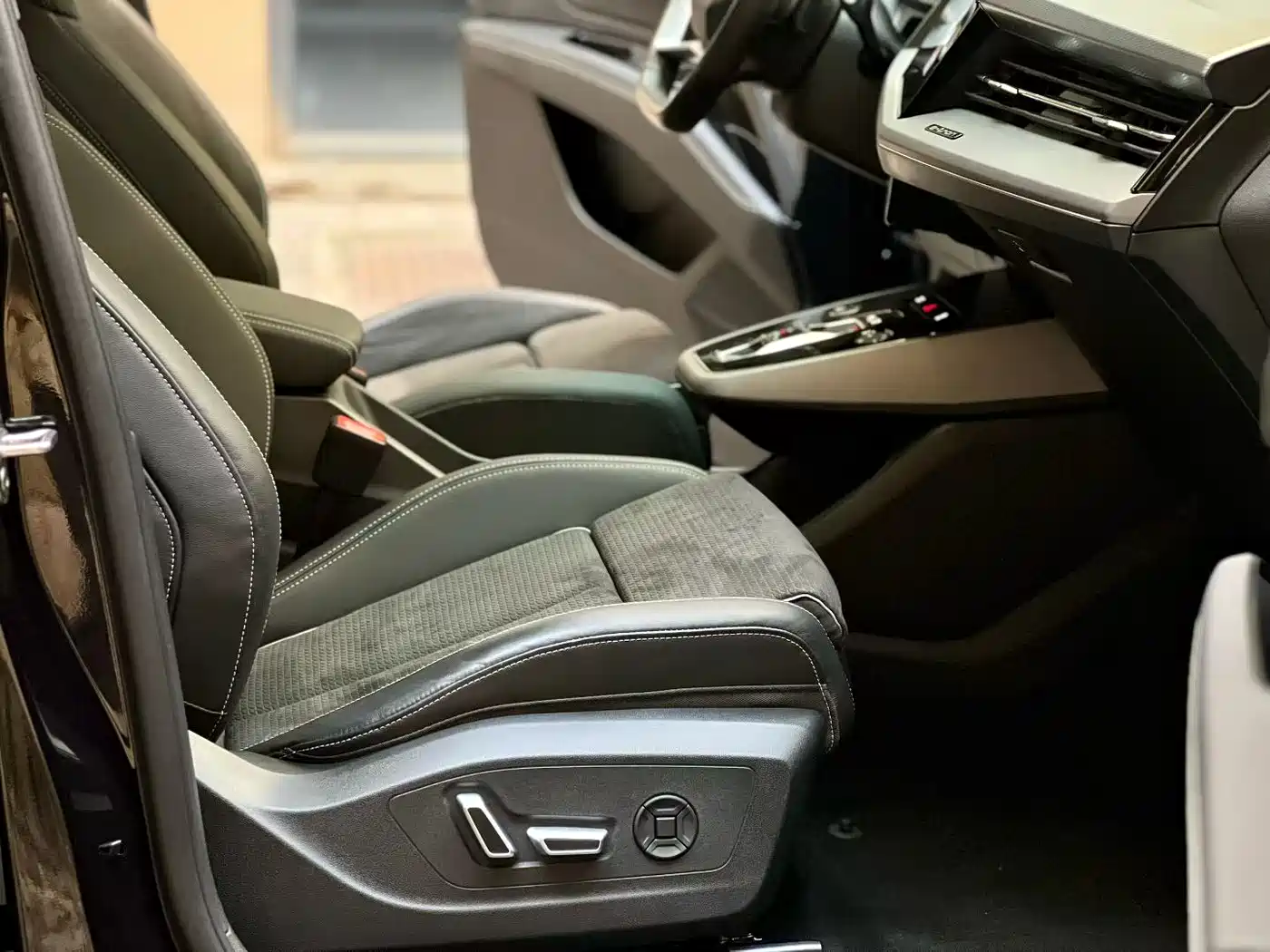 Audi Q5 e-tron 2023 40 e-tron Starlight Edition Brocade Package фото 4