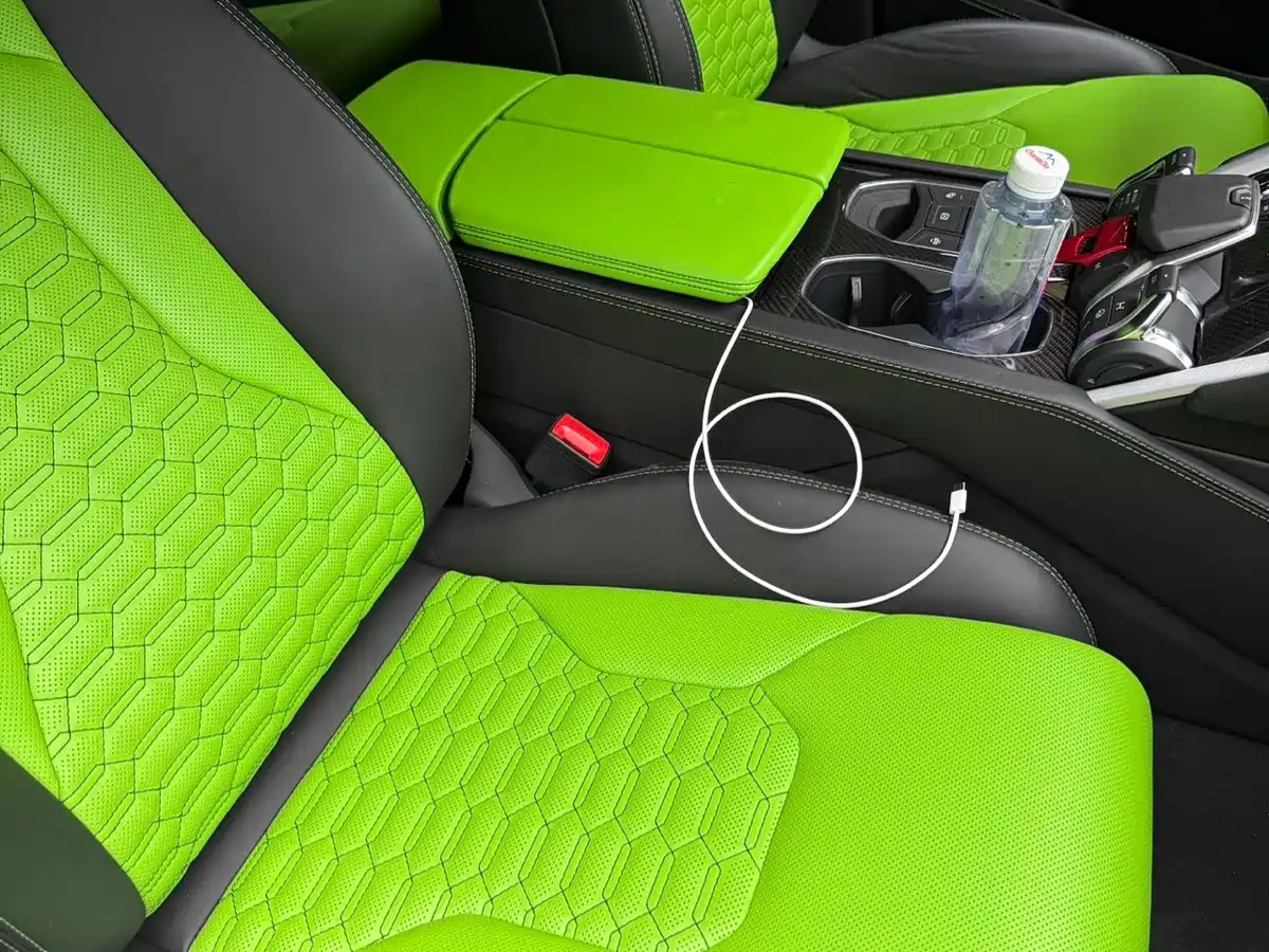 Photo 6 - Lamborghini Urus