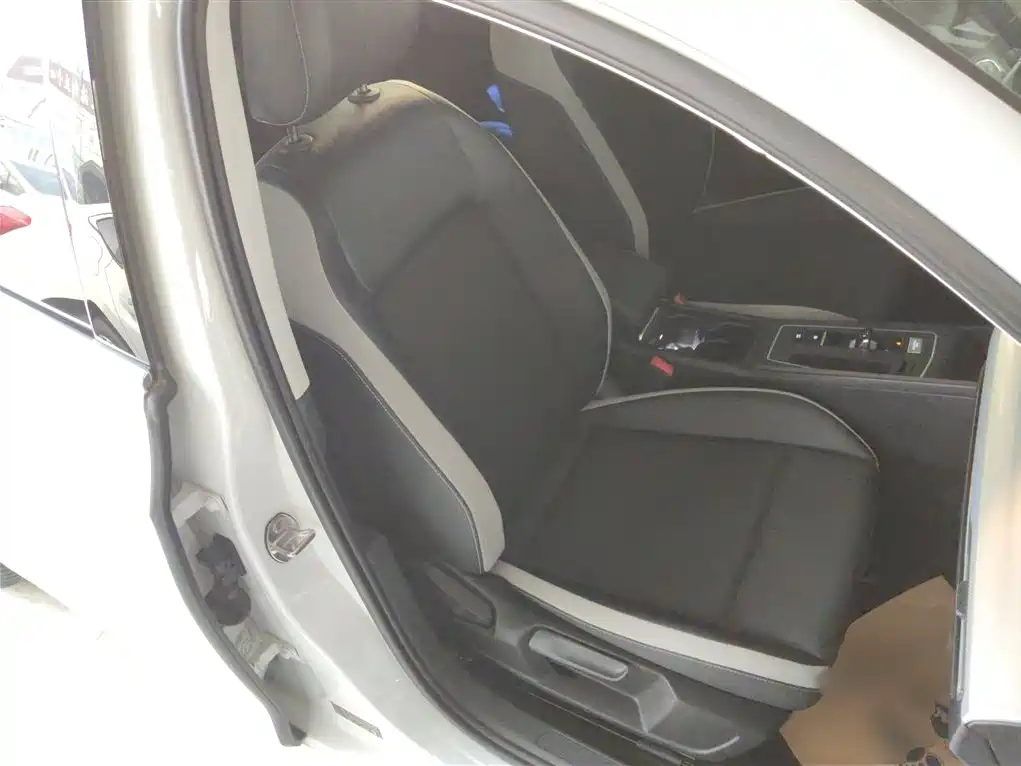 Volkswagen Golf 2023 Facelift 280TSI DSG Pro фото 25