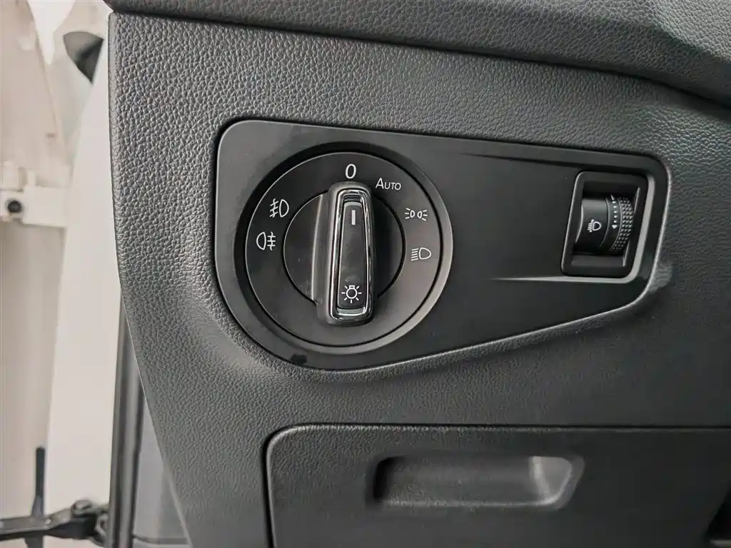 Volkswagen Tiguan L 2021 330TSI Automatic 2WD R-Line Premium фото 21