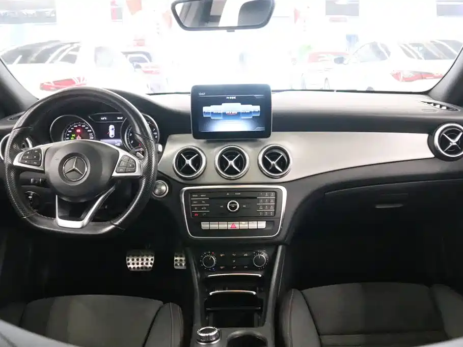 Mercedes-Benz CLA (Import) 2016 Facelift CLA 220 4MATIC фото 5