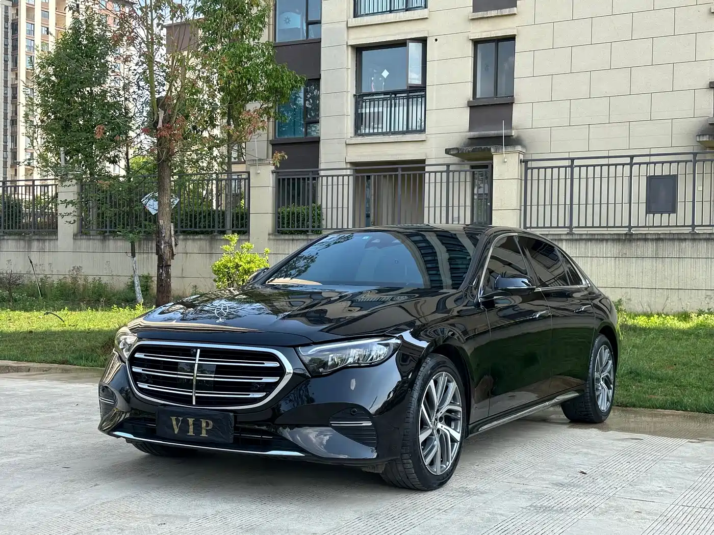 Mercedes-Benz E-Class 2024 E 300 L Fashion фото 3