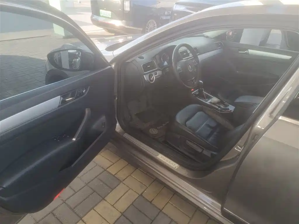 Volkswagen Passat 2014 1.8TSI DSG Luxury Edition фото 16