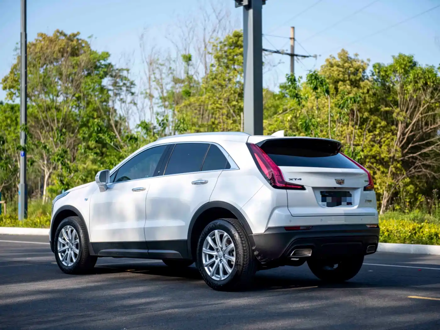 Photo 7 - Cadillac XT4