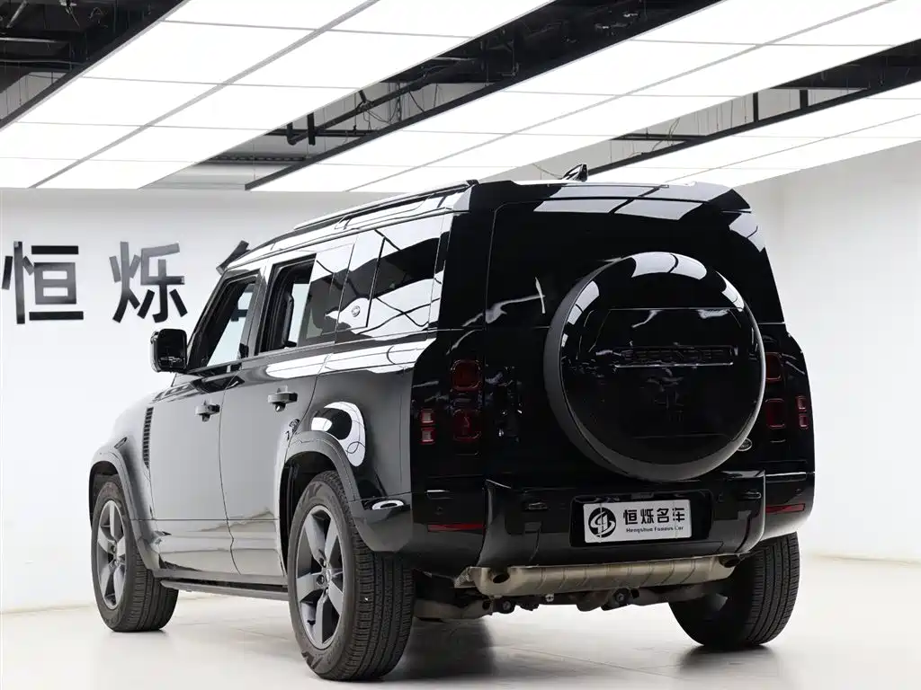Land Rover Defender 2024 110 3.0T P400 Dark Special Edition фото 28