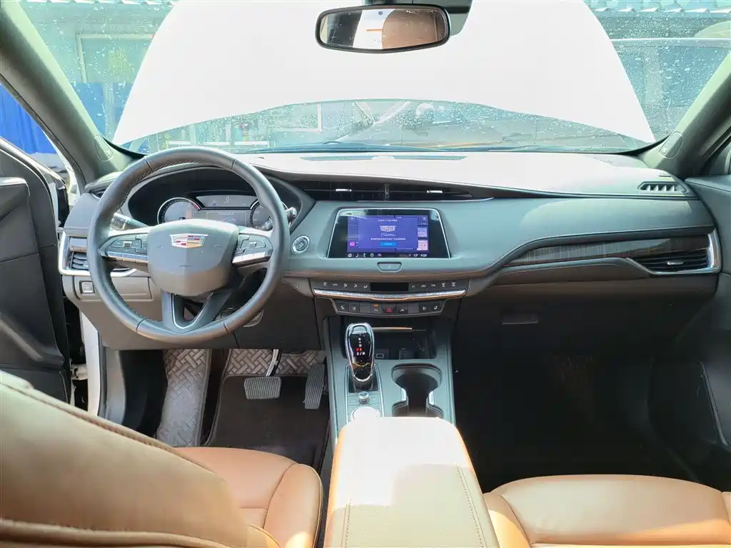 CADILLAC XT4