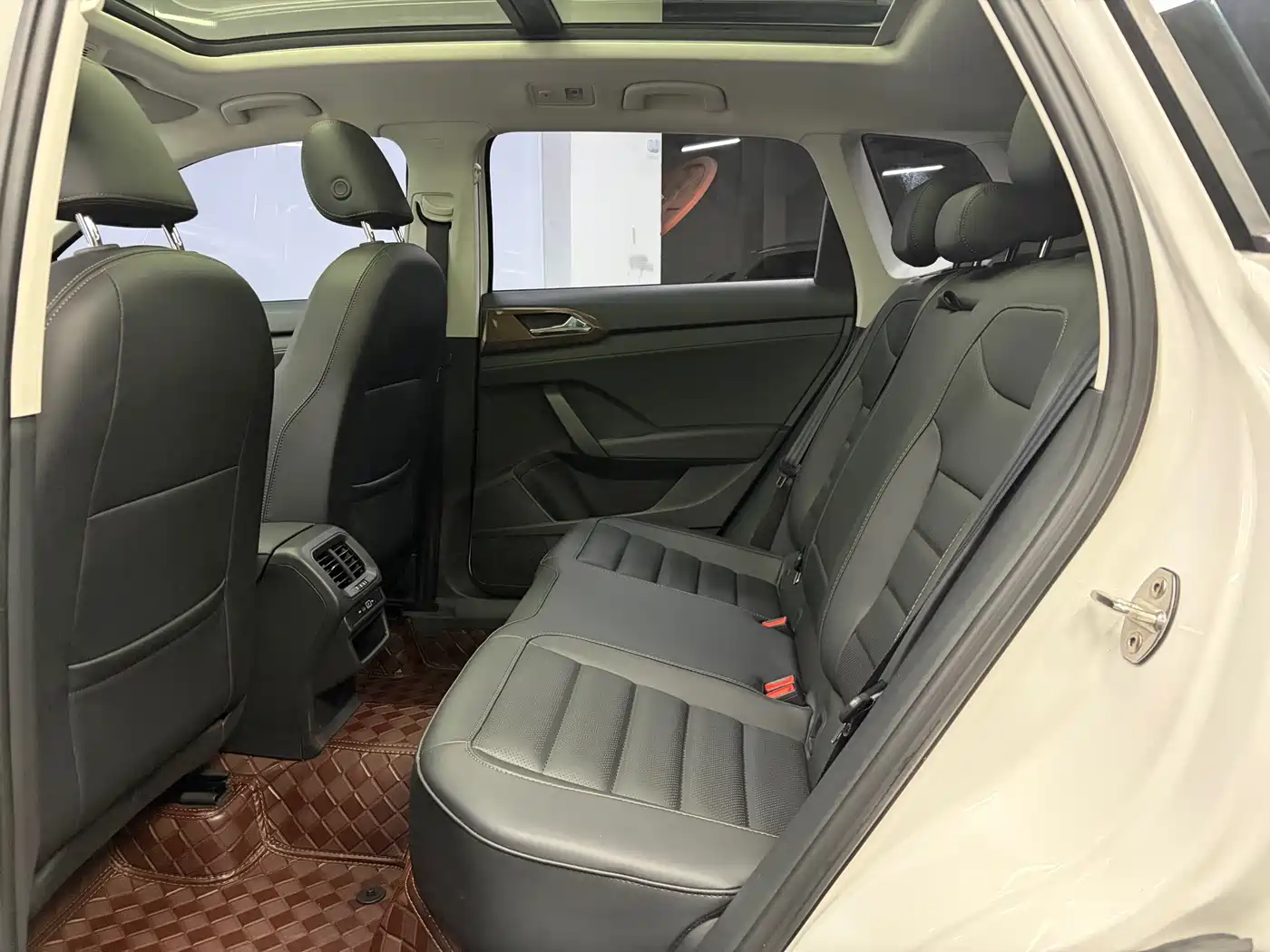 Volkswagen Tharu 2022 280TSI FWD Luxury Edition фото 15