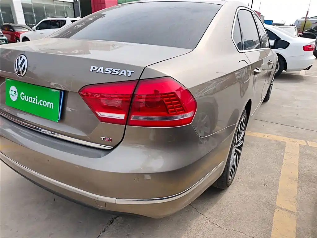 Volkswagen Passat 2014 1.8TSI DSG Executive Edition фото 24
