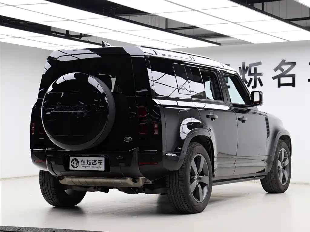 Land Rover Defender 2024 110 3.0T P400 Dark Special Edition фото 30
