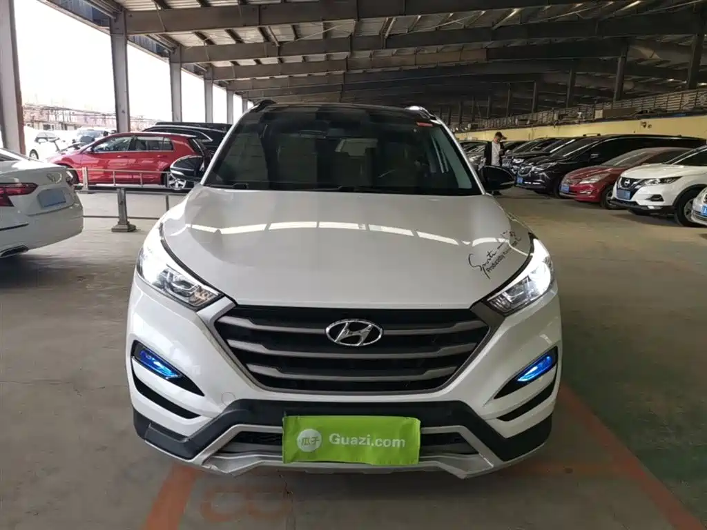 Hyundai Tucson 2018 1.6T DCT 2WD 15th Anniversary Special Edition фото 3