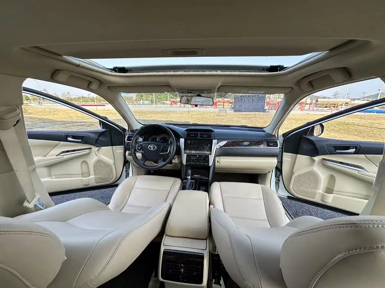 Toyota Camry 2016 2.0E 10th Anniversary Elite Edition фото 24
