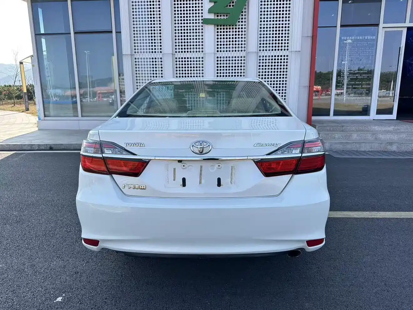 Toyota Camry 2016 2.0E 10th Anniversary Elite Edition фото 3