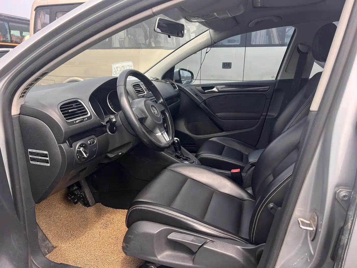 Volkswagen Golf 2014 1.6L Automatic Comfort фото 7