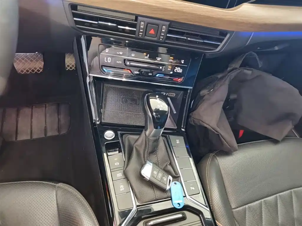 Volkswagen Passat 2021 Model 380TSI Luxury Edition фото 14