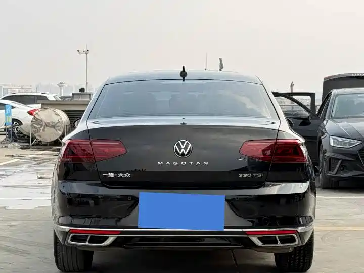 Volkswagen Magotan 2023 Model 2 Million Commemorative Edition 330TSI DSG Luxury фото 2
