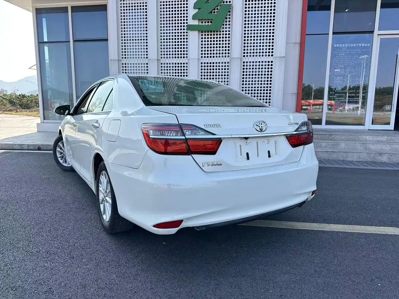 Toyota Camry 2016 2.0E 10th Anniversary Elite Edition фото 5