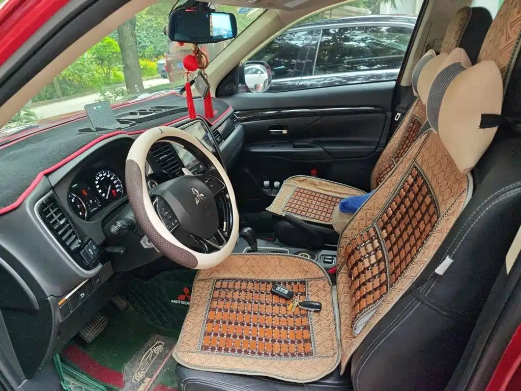 Photo 16 - Mitsubishi Outlander