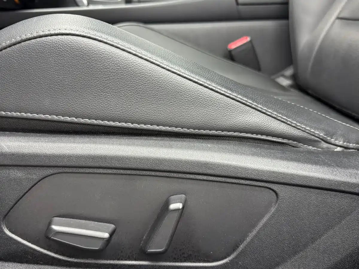 Hyundai Elantra 2022 1.5L CVT LUX Black Knight Limited Edition фото 14
