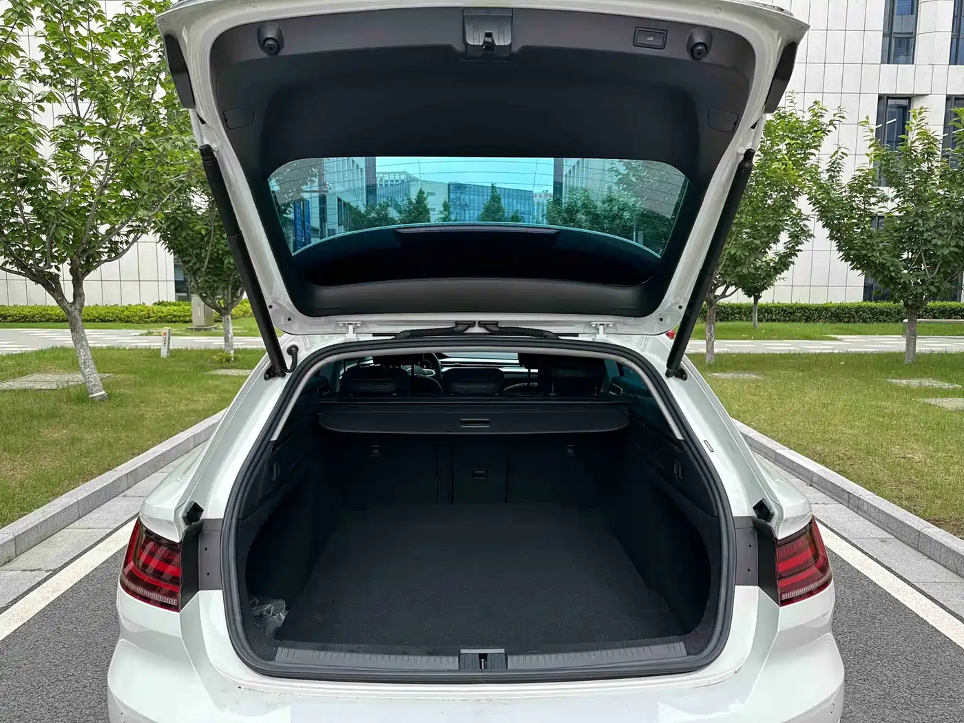 Volkswagen FAW-Volkswagen CC 2021 Shooting Brake 330TSI Hunter Edition фото 24