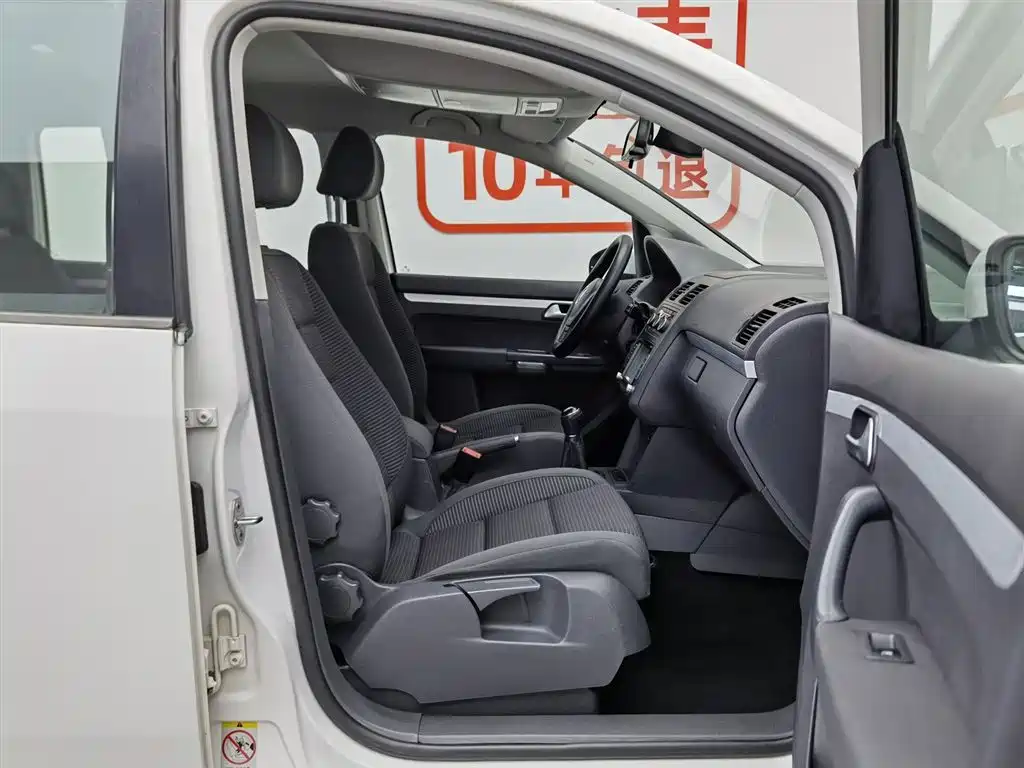 Volkswagen Touran 2015 1.4T Manual Trend Edition 5-seater фото 23