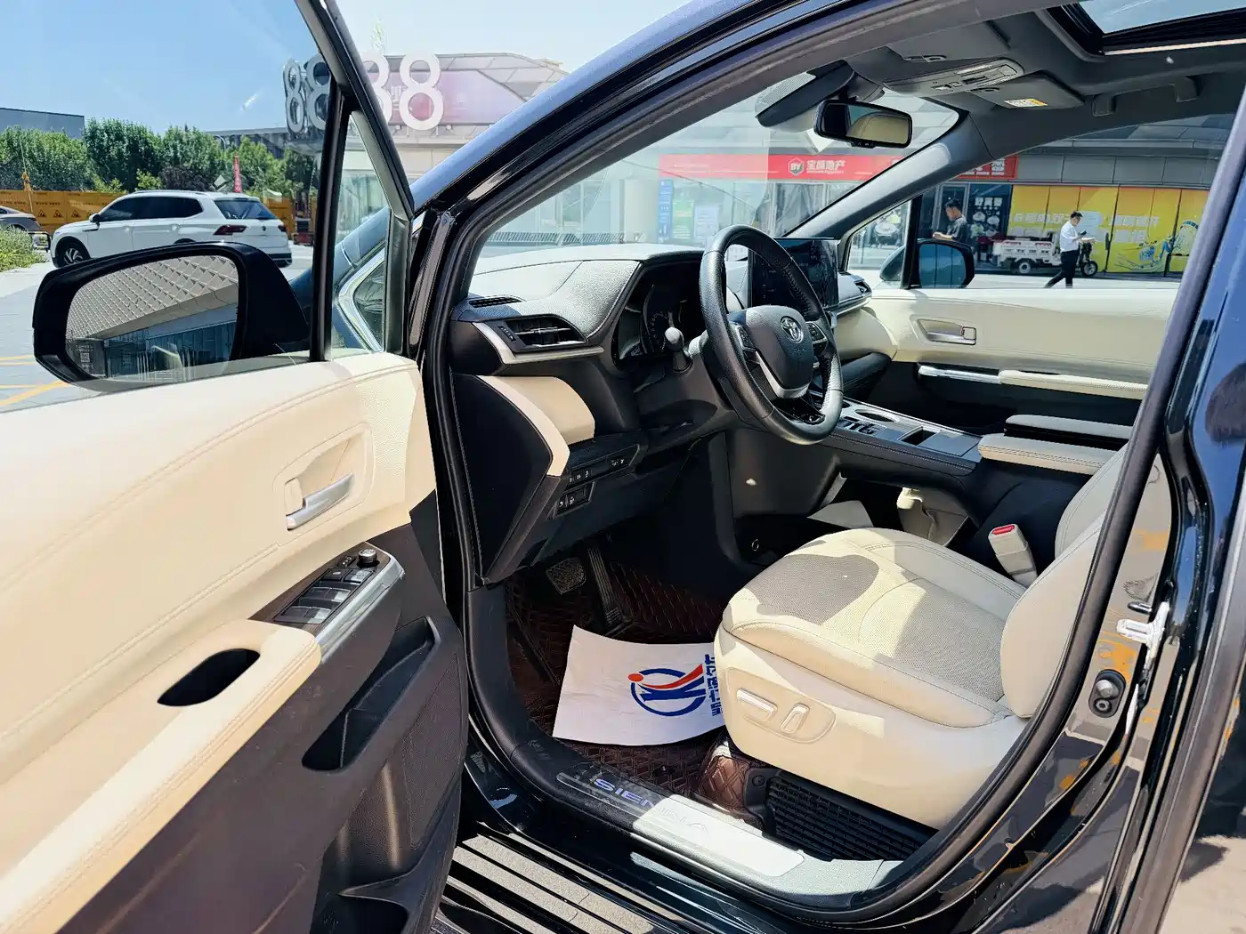 Toyota Sienna 2021 2.5L Hybrid Premium Edition фото 7