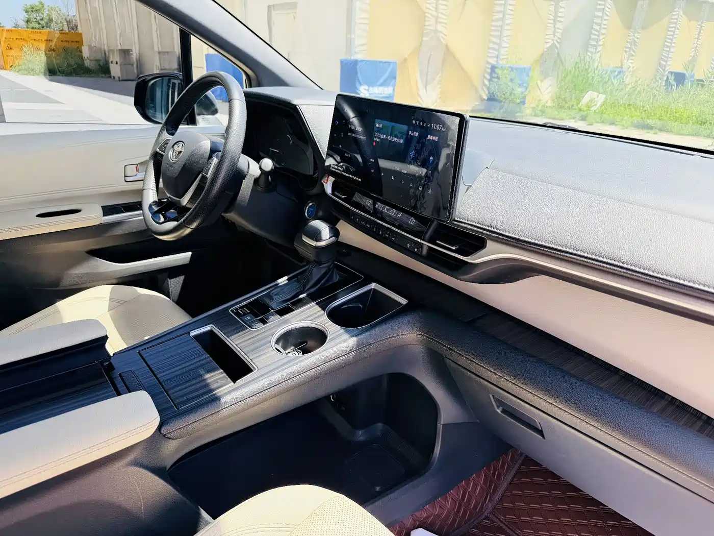 Toyota Sienna 2021 2.5L Hybrid Premium Edition фото 12