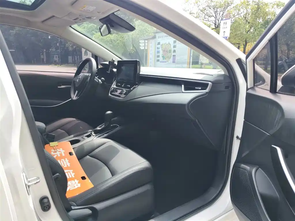 Toyota Corolla 2021 Hybrid 1.8L E-CVT Elite Edition фото 9