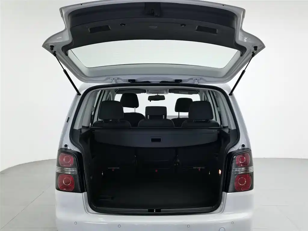 Volkswagen Touran 2015 1.4T Manual Trend Edition 5-seater фото 16