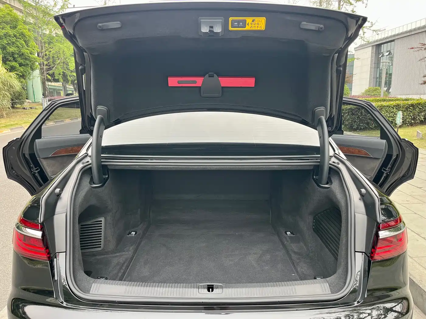 Audi A8 2018 A8L 55 TFSI quattro Launch Premium фото 17