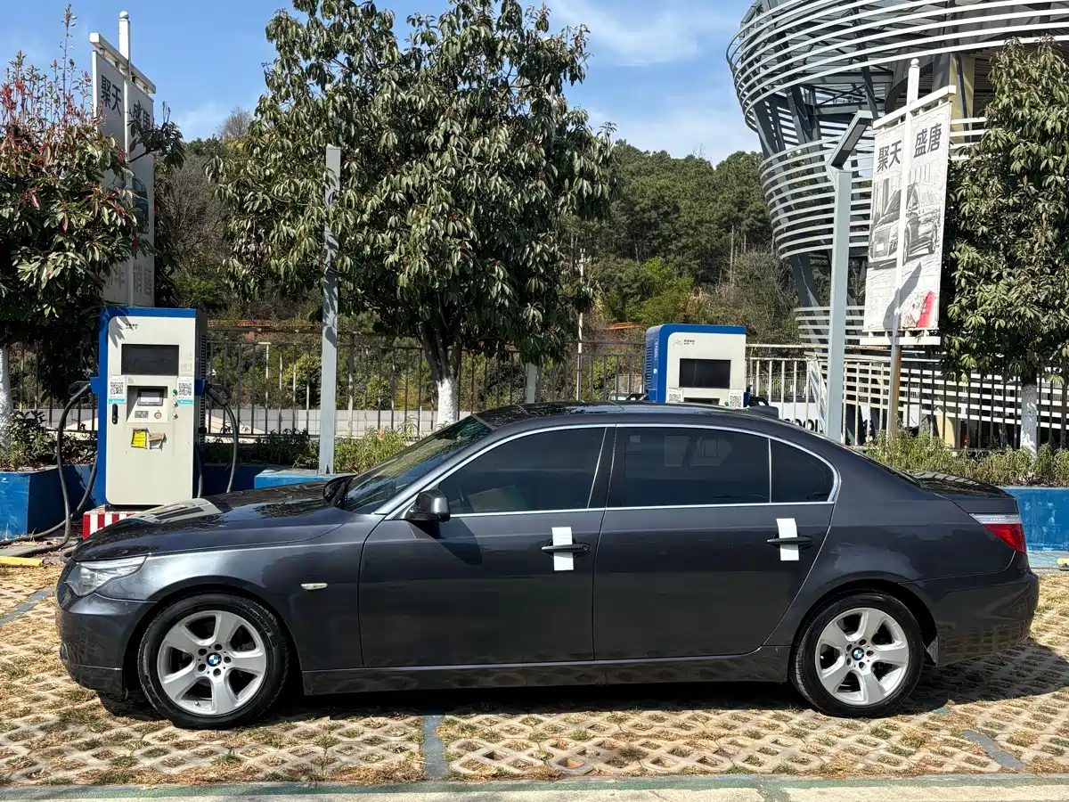 BMW 5 Series 2009 Model 523Li Premium фото 3