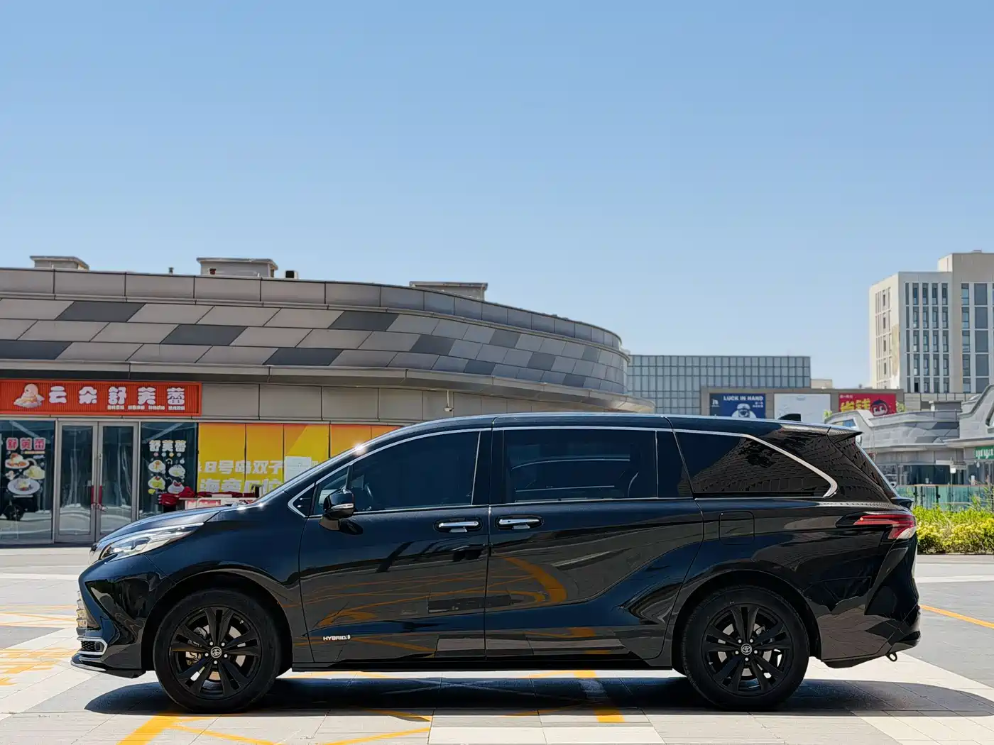 Toyota Sienna 2021 2.5L Hybrid Premium Edition фото 3