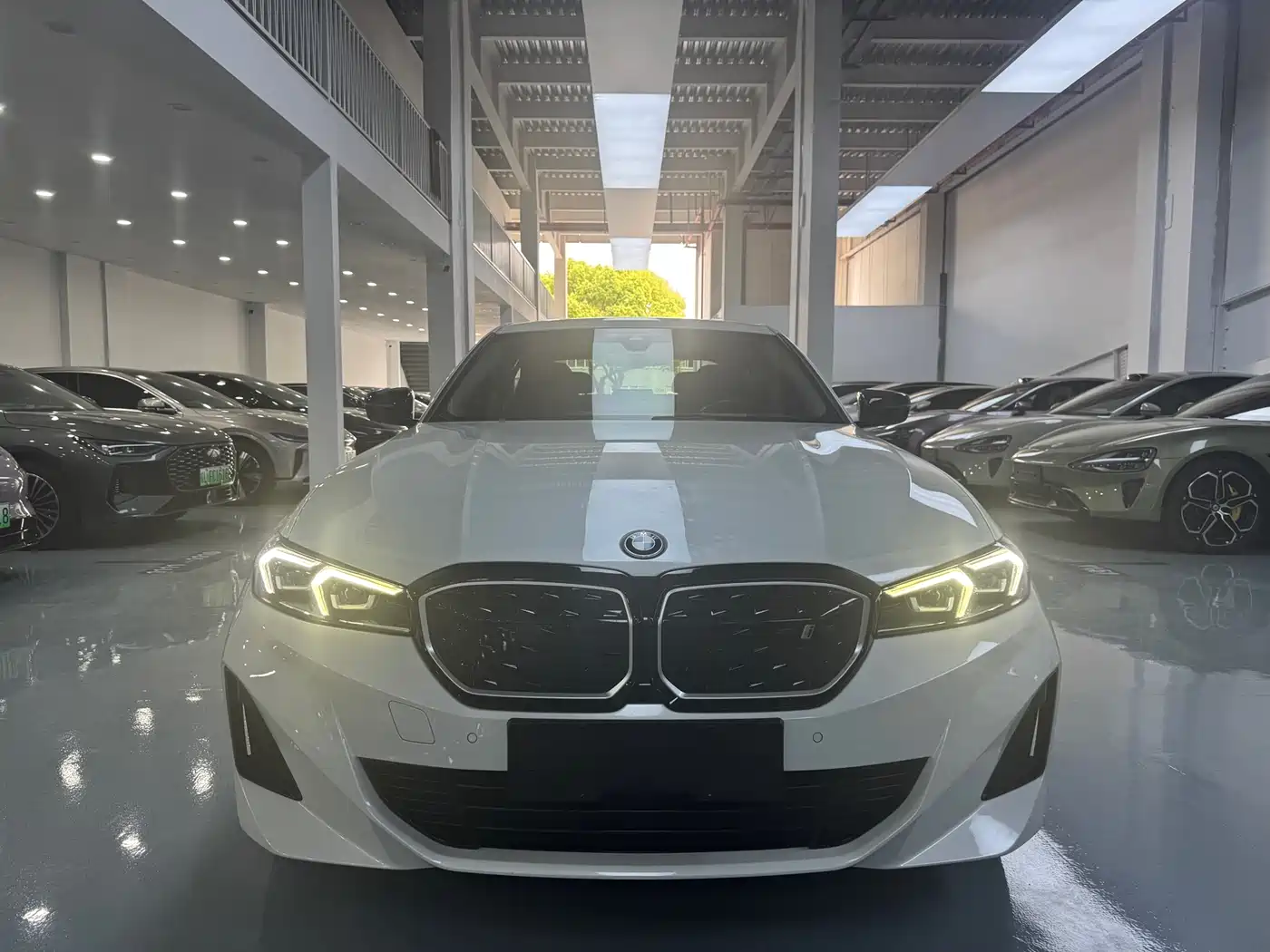 BMW i3 2023 eDrive 40 L Shadowline Package фото 2