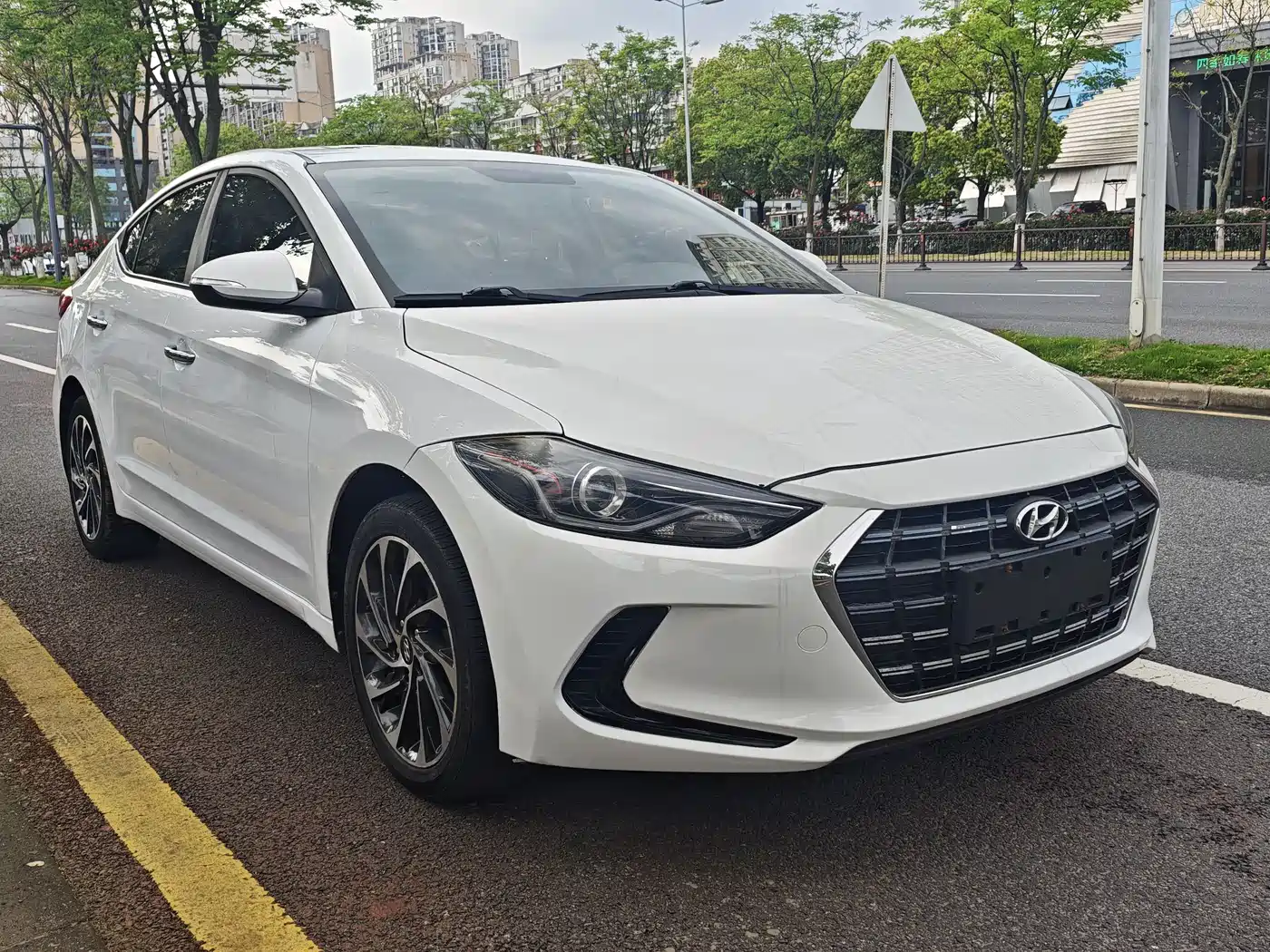 Hyundai Elantra 2020 1.5L CVT Smart Style·Elite фото 3