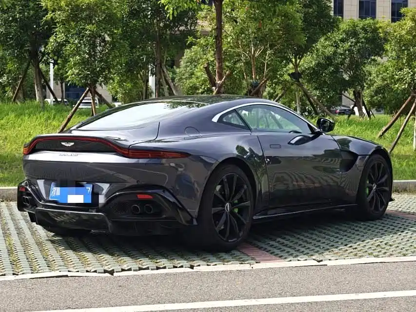 Aston Martin V8 Vantage 2018 4.0T V8 Coupe фото 2