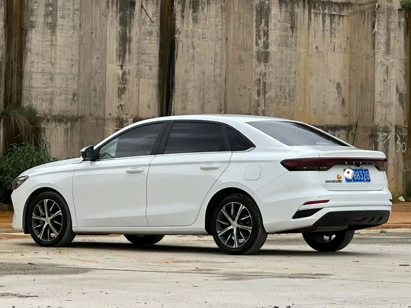 Фото 4 - Geely Emgrand