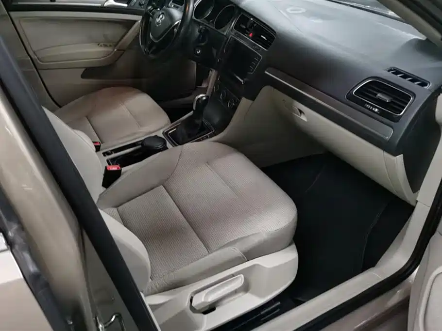 Volkswagen Golf 2014 1.6L Automatic Comfort фото 8