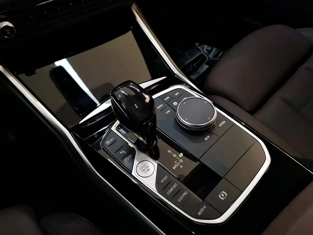 BMW 3 Series 2021 320Li M Sport Package фото 9