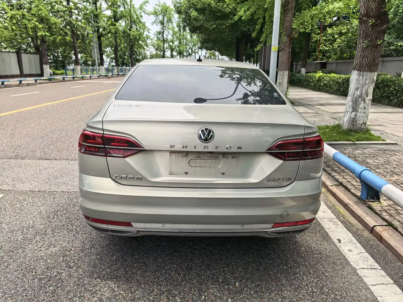Volkswagen Phideon 2016 380TSI 2WD Executive Edition фото 8