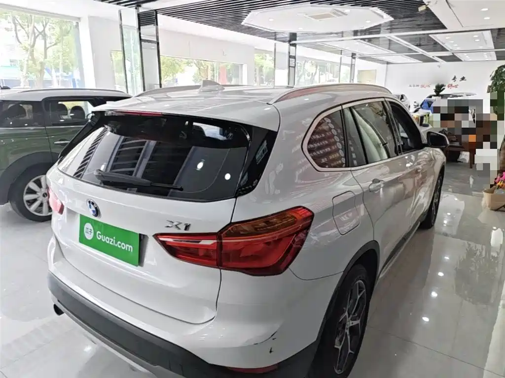 BMW X1 2018 sDrive18Li Premium Model фото 7
