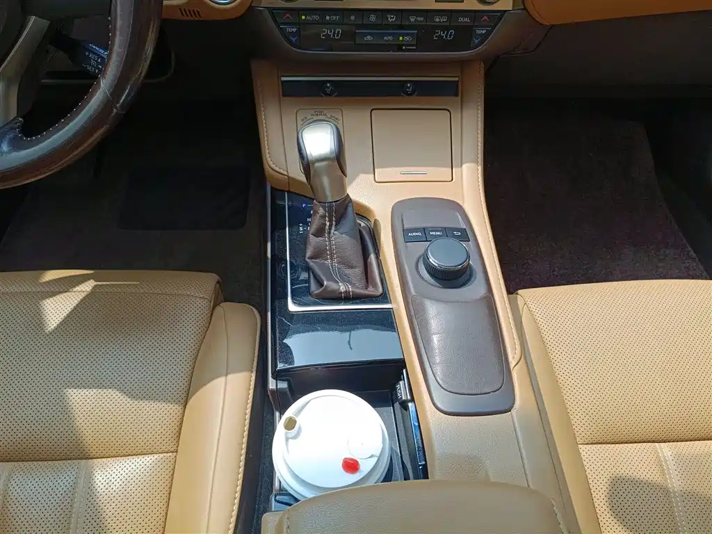Lexus ES 2015 200 Elite Edition фото 7