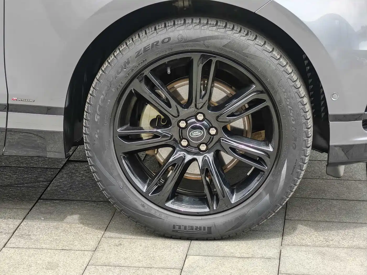 Land Rover Range Rover Velar 2021 P250 Gloss Black Collector's Edition фото 4