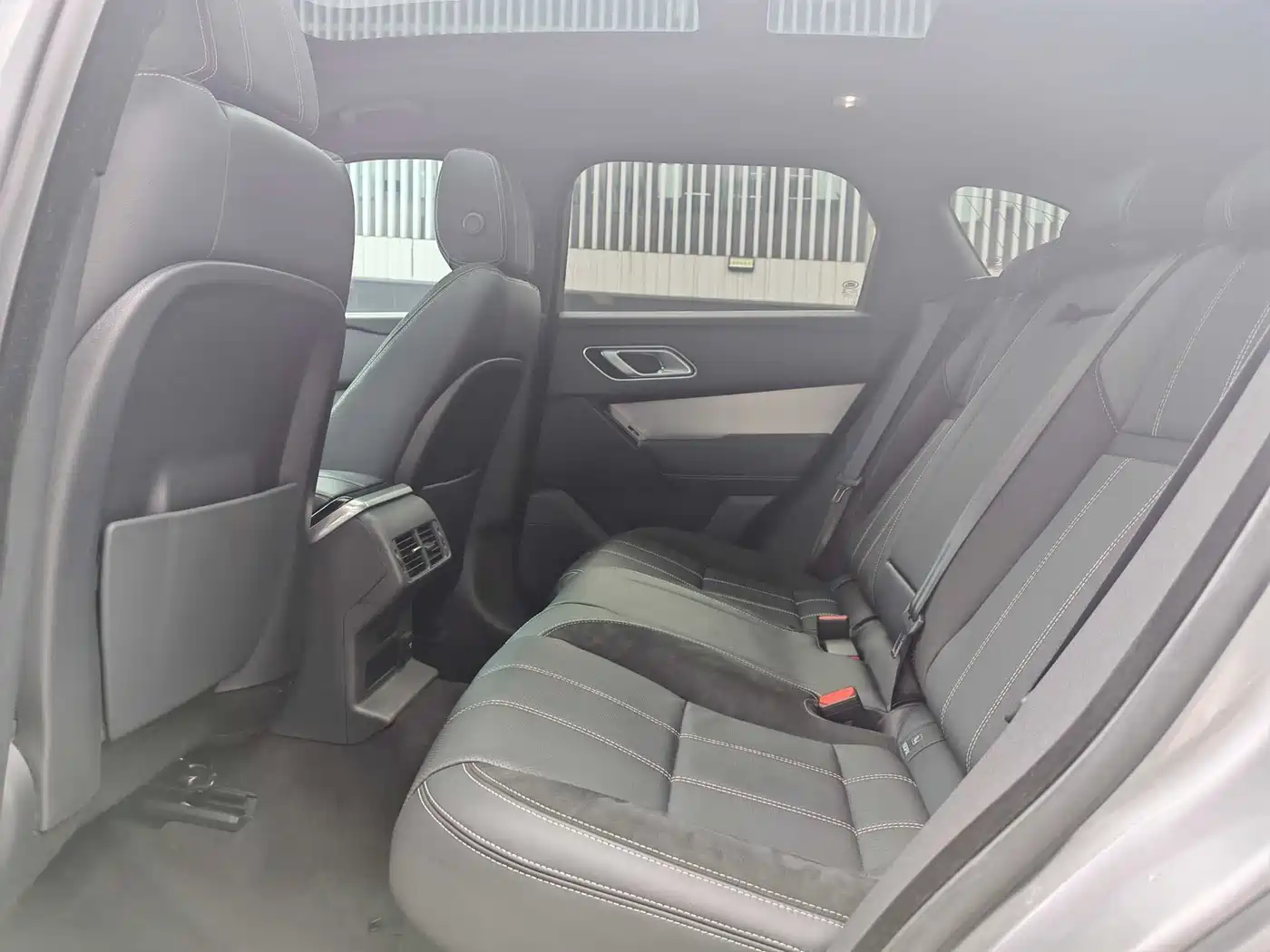 Land Rover Range Rover Velar 2021 P250 Gloss Black Collector's Edition фото 13