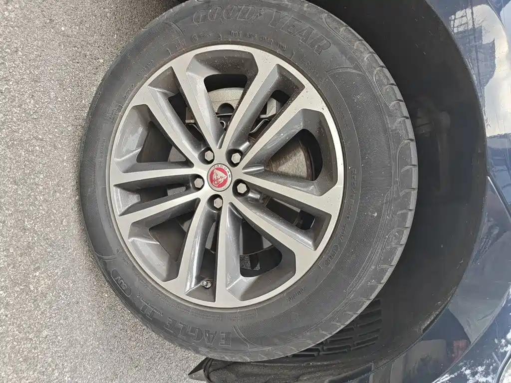 Фото 8 - Jaguar F-PACE