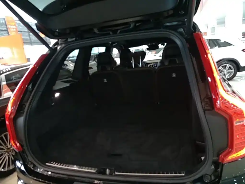 Фото 19 - Volvo XC90