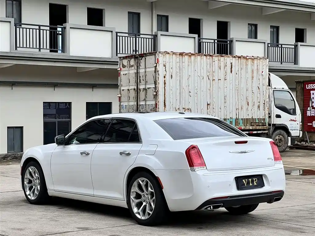 Chrysler 300C (Import) 2016 3.0L Beyond Edition фото 4