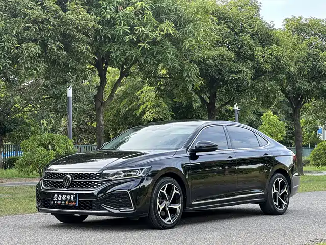 Volkswagen Passat 2023