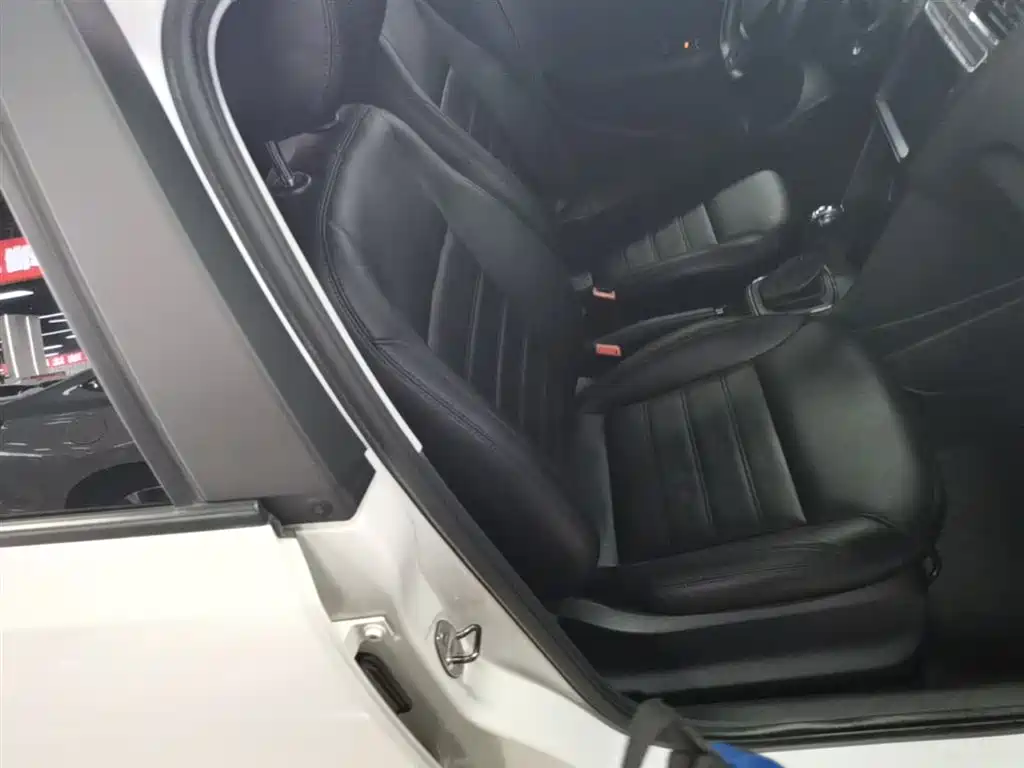 Volkswagen Polo 2016 1.4L Automatic Trend фото 25