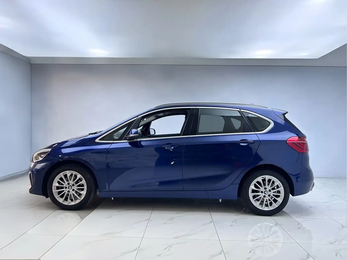 BMW 2 Series Touring 2018 218i Luxury Line фото 4