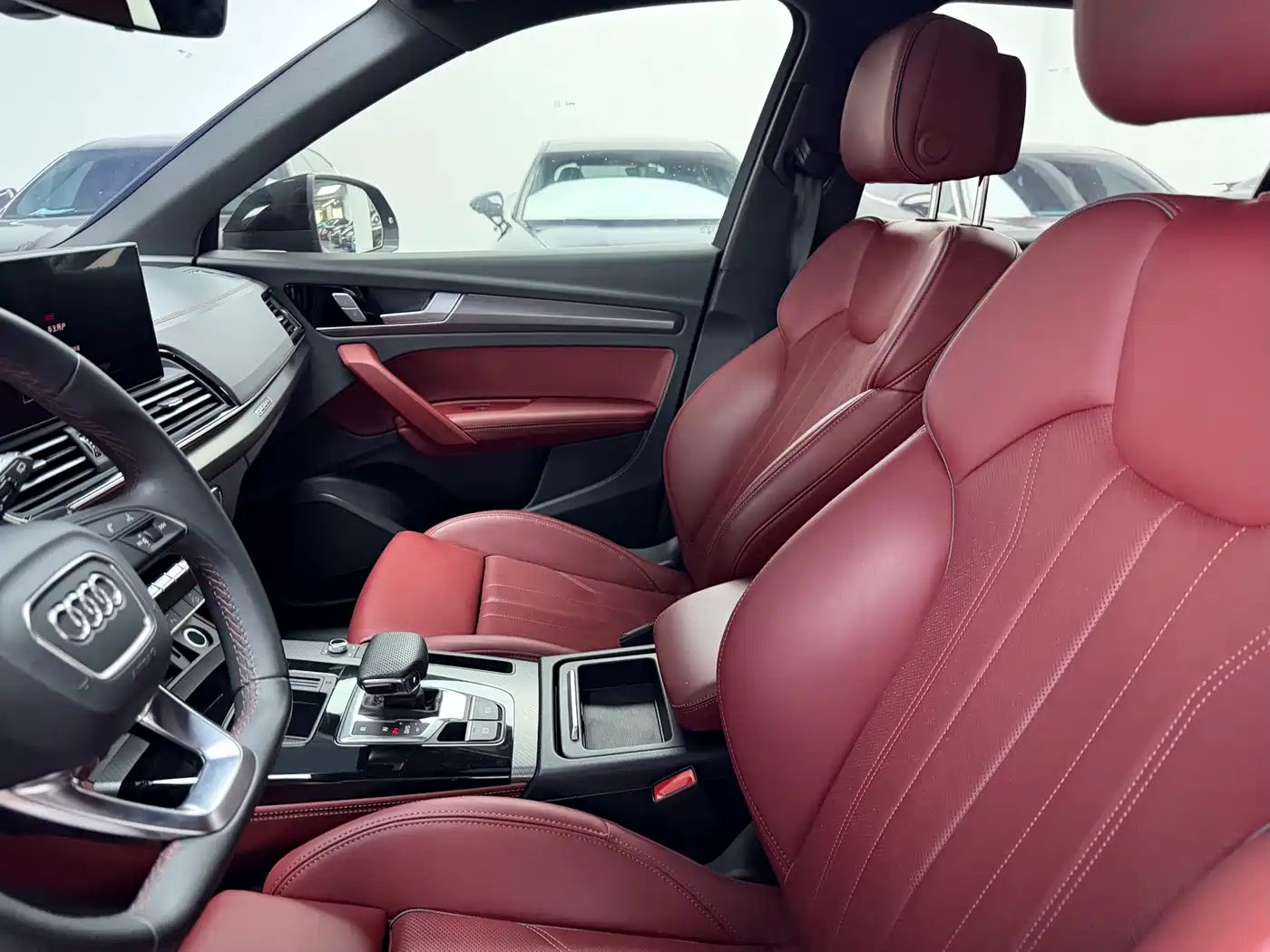Audi Q5L 2024 Model 40 TFSI Luxury Dynamic фото 4